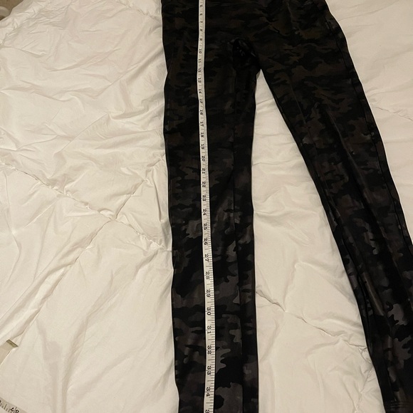 SPANX Black Camouflage Seamless , Shiny Look at Me Now Leggings .Size Large - Picture 3 of 14